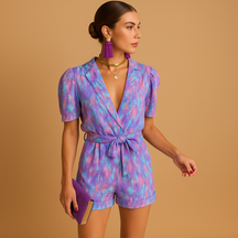 Jumpsuit Damen mit Gürtel und verspieltem Druck | Mila-Zermatt Boutique
