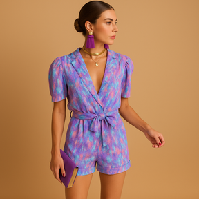 Jumpsuit Damen mit Gürtel und verspieltem Druck | Mila-Zermatt Boutique